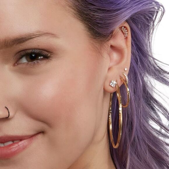 ✨Banger Cubic Zirconia Huggie Hoop Earrings in 10K Solid Gold✨ - Picture 2 of 9